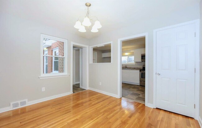 Building Photo - 1408 Gates St