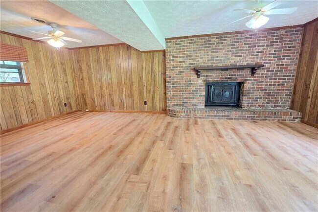 Building Photo - 3533 Charlotte Dr