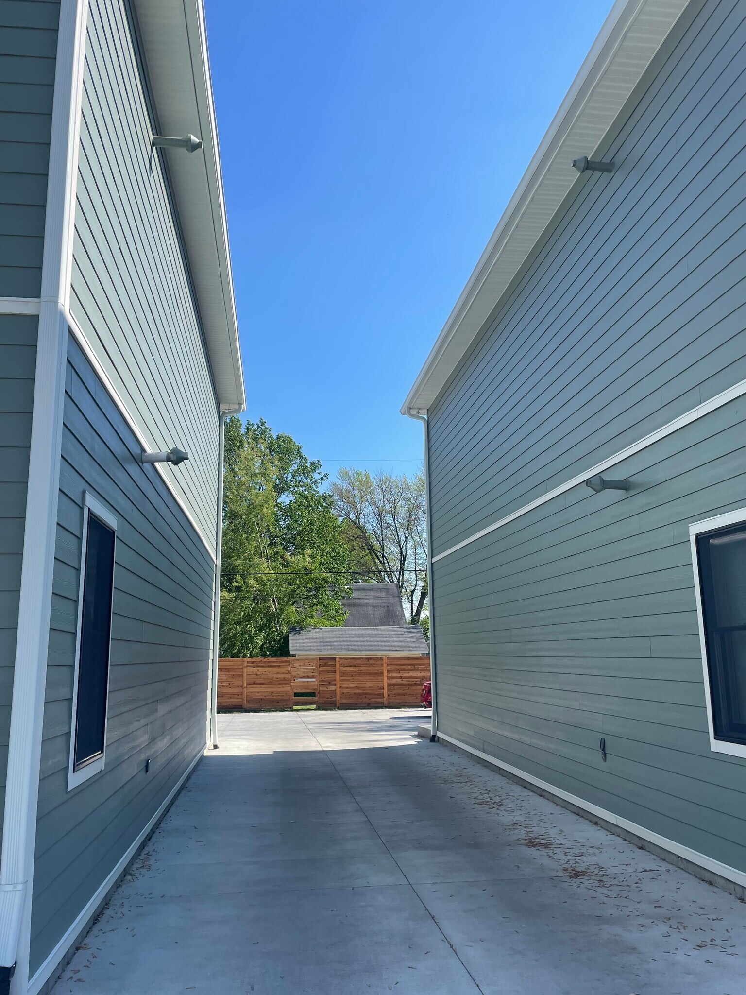 Building Photo - 1909 Greenbush St