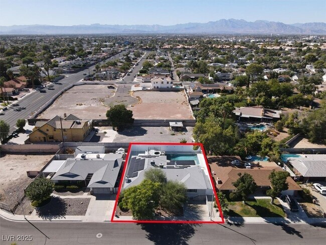 Building Photo - 1600 Eaton Dr