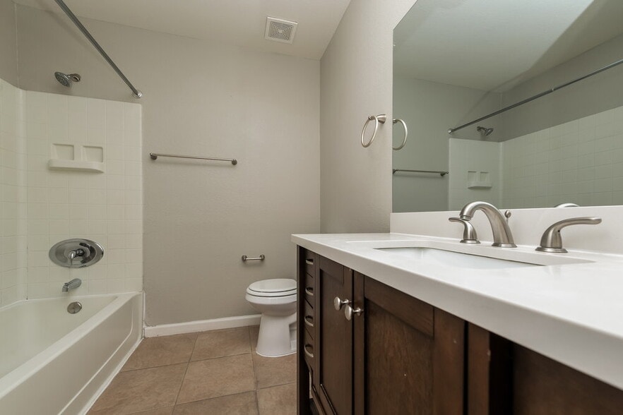 Building Photo - 5004 Crystal Breeze Ln