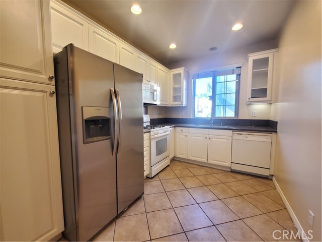 Building Photo - 306 District Ct