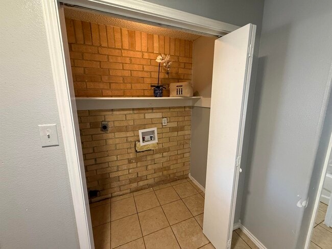 Building Photo - 311 Soria Dr