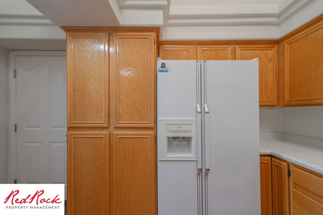 Building Photo - Remodeled 3 Bedroom Townhome with Great Vi...