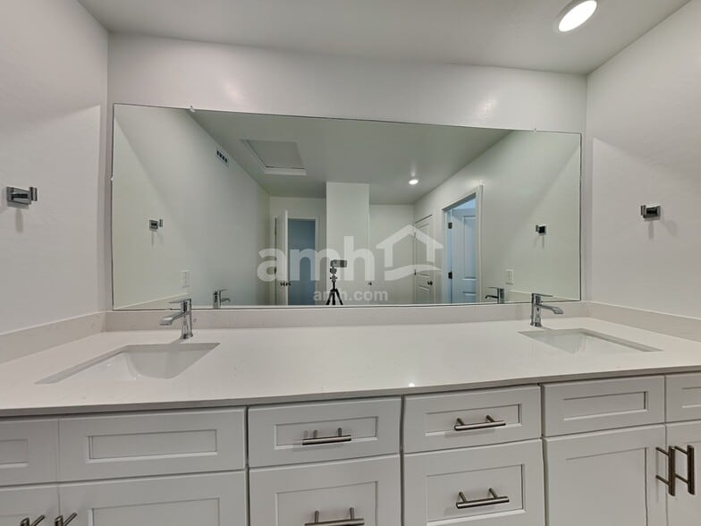 Building Photo - 13069 N Serenity Vly Dr