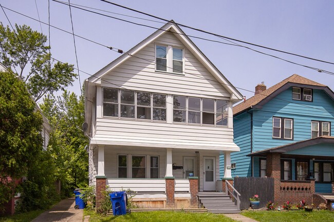 Building Photo - 364 E 161st St