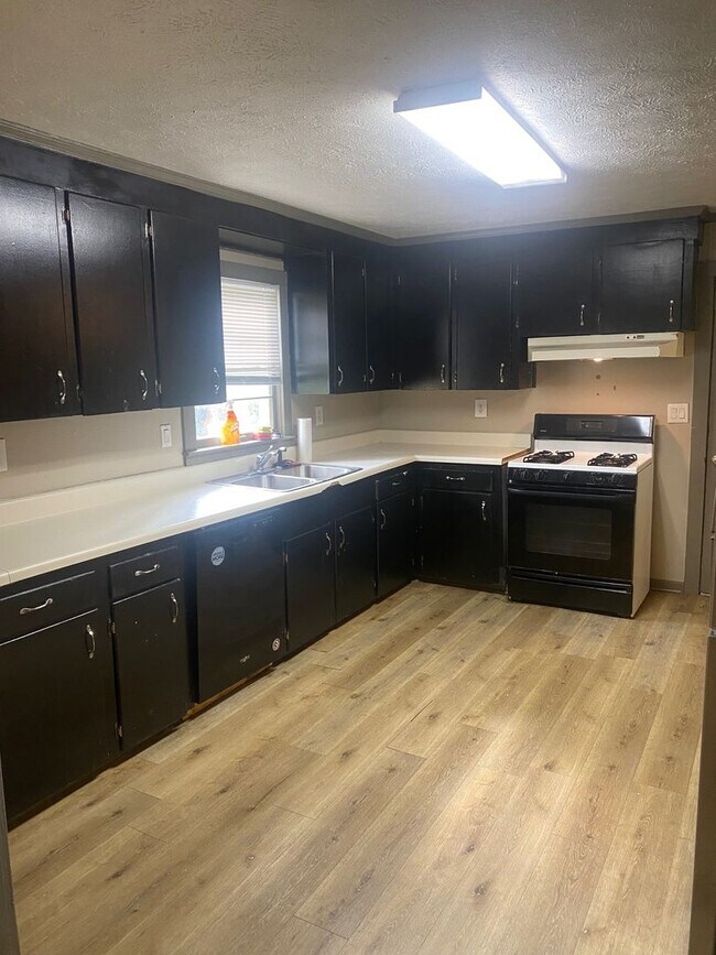 Building Photo - Overstreet Drive