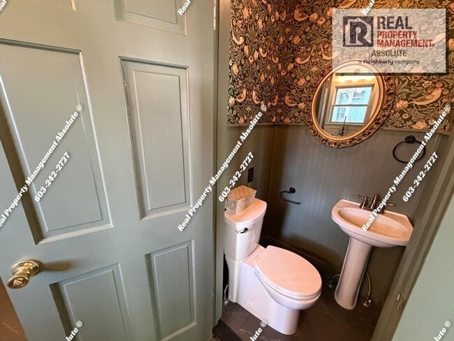 Building Photo - Bright & Updated 3-Bed in Manchester’s East Side