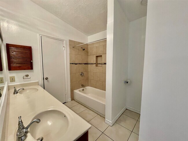 Building Photo - 7014 Caladero Dr