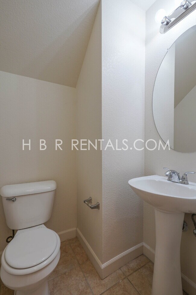Building Photo - Charming 3-Bed, 2.5-Bath Home in One of Tr...