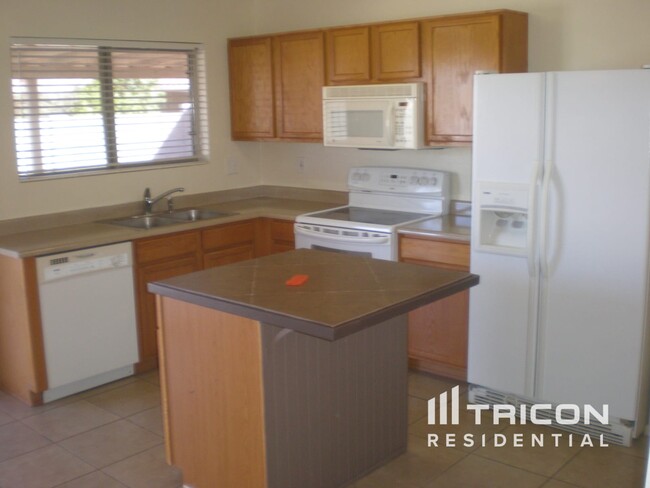Building Photo - 10534 W Carlota Ln