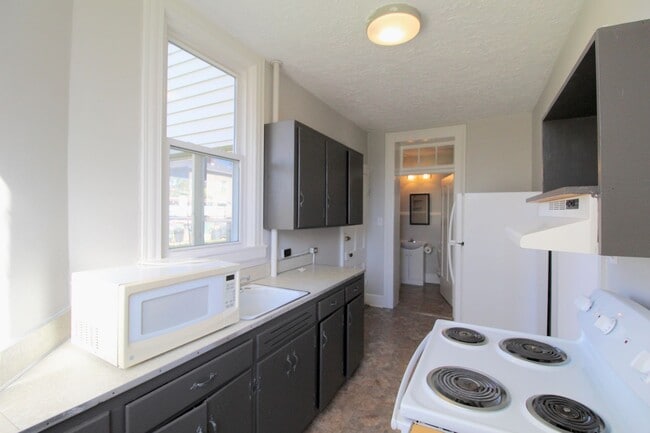 Building Photo - 1 bed, 1 bath apartment for rent in Downtown Harrisonburg!