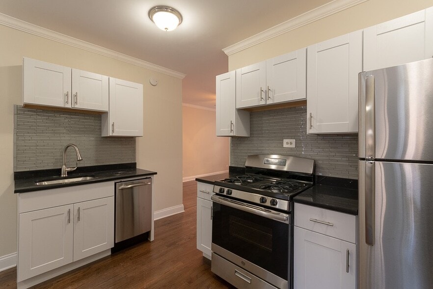 Building Photo - 3826 N Greenview Ave