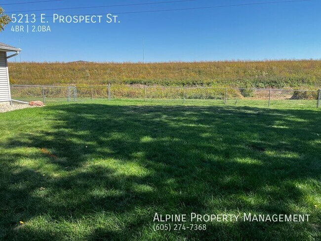 Building Photo - Newly Renovated 4 Bed/2 Bath East Side Ran...