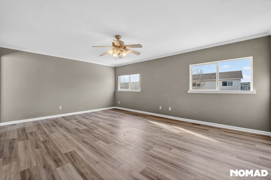 Building Photo - 454 E 77th Pl