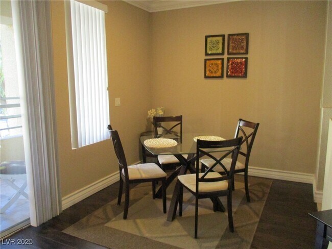 Building Photo - 270 E Flamingo Rd