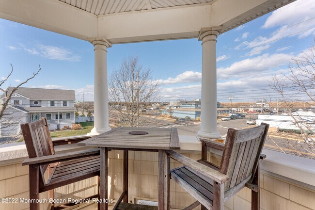 Building Photo - 322 Broadway