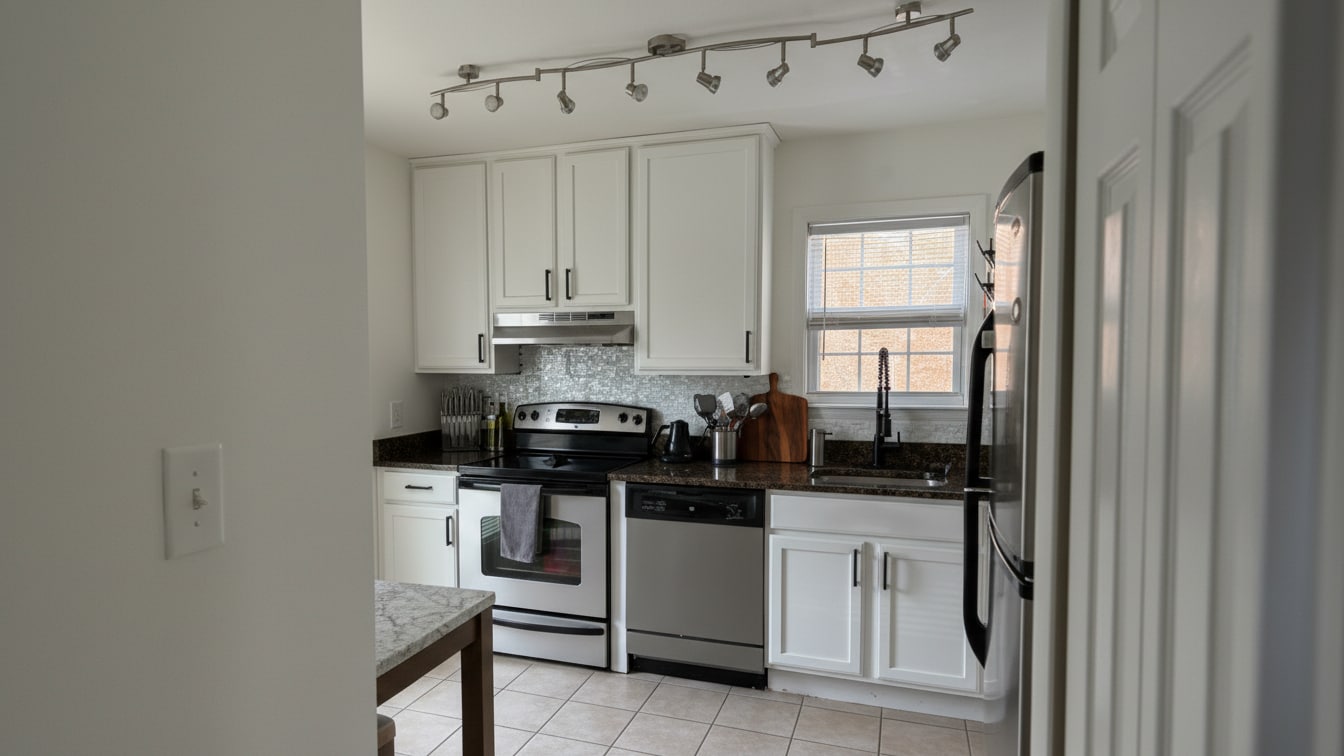 Kitchen - 16031 Dorset Rd