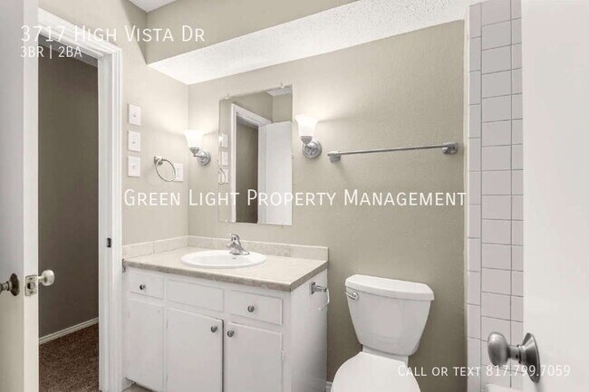 Building Photo - 3717 High Vista Dr