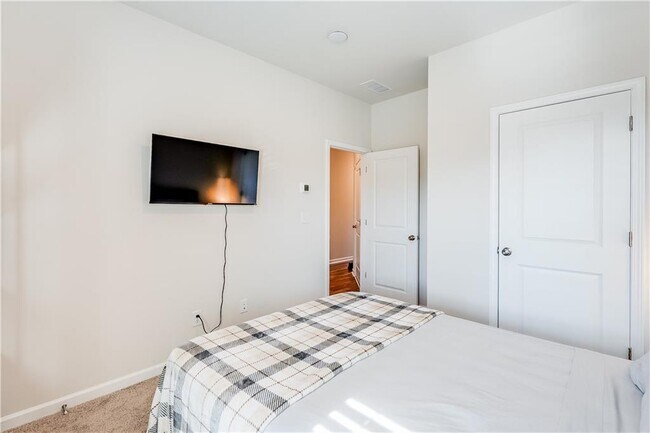 Building Photo - 1634 Halbrook Pl SW