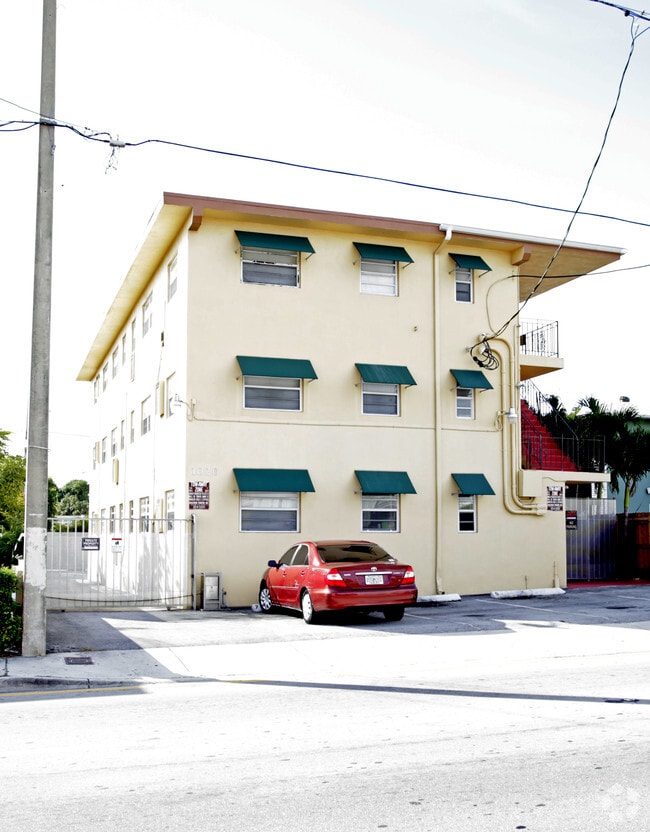 Primary Photo - 1020 SW 7th St