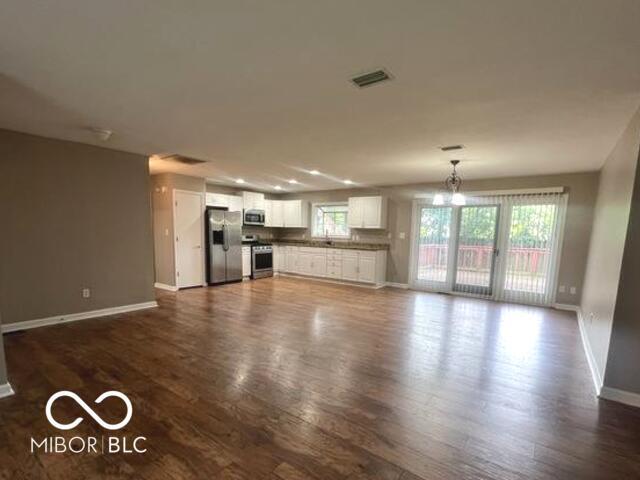 Building Photo - 945 Fox Hill Dr