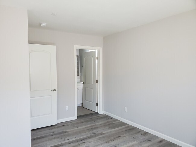 Building Photo - 601 W 46th St