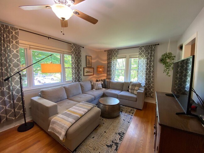 Building Photo - North AVL - Spacious Home with Large Yard ...