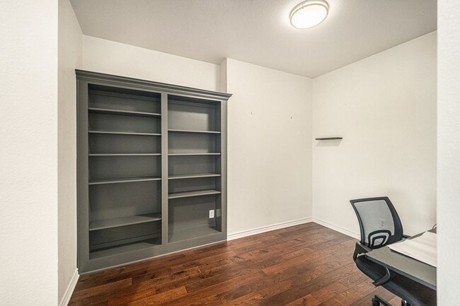 Building Photo - Downtown Fort Worth Condo with Office!