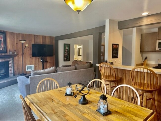 Building Photo - Stunning 2 Bed, 2 Bath Condo at Mammoth Sk...
