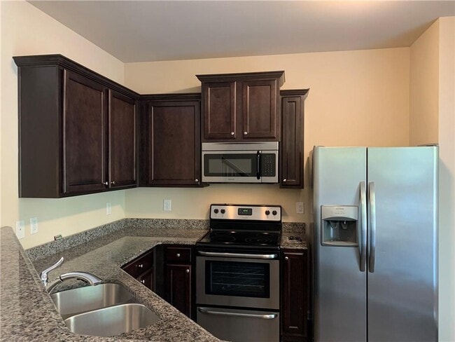 Building Photo - 549 Oakside Pl
