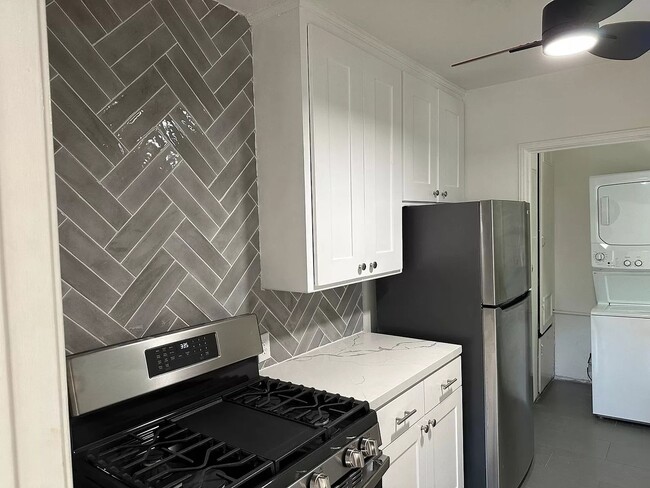 Building Photo - Olympic Duplex