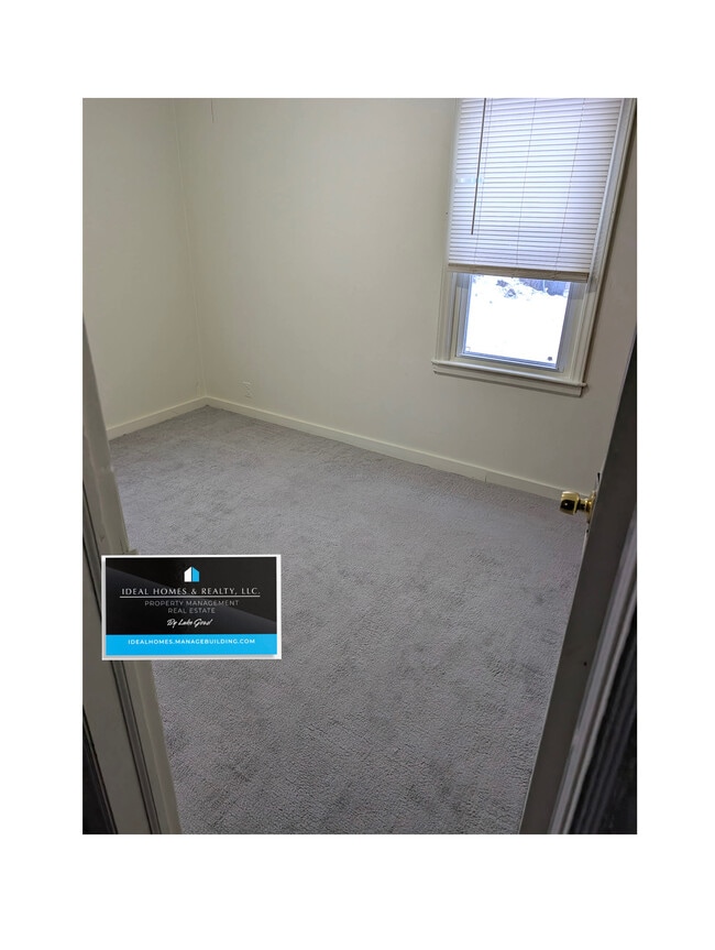 Building Photo - 2747 Sloan St