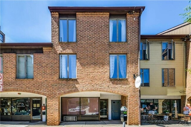 Primary Photo - Beautiful Historic Bethlehem Condo for Rent!