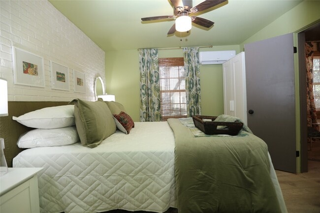 Building Photo - 2602 Ave N Ursuline St