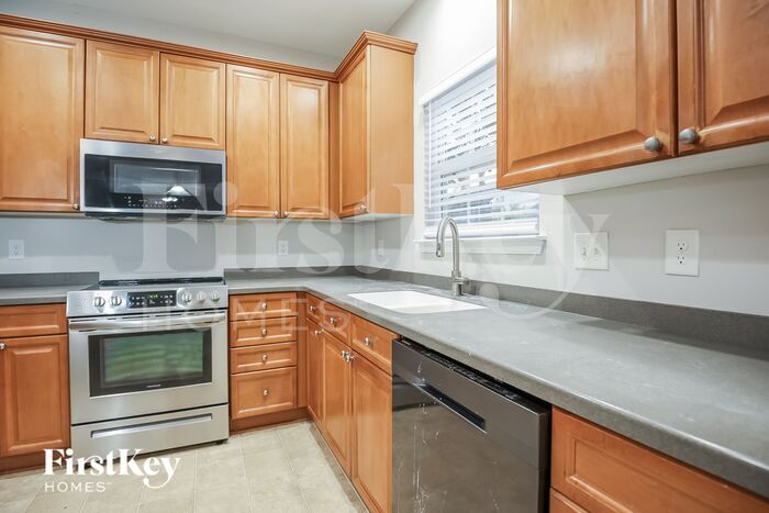 Building Photo - 5265 Stonewall Dr