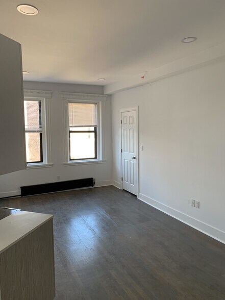 Building Photo - 11 Queensberry St