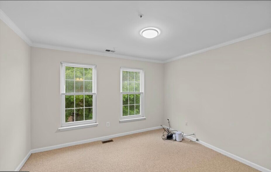 Building Photo - 5714 Silk Tree Dr