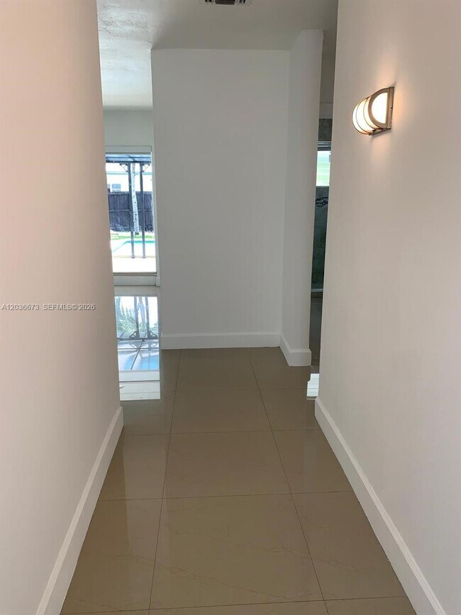 Building Photo - 2025 SW 84th Ct