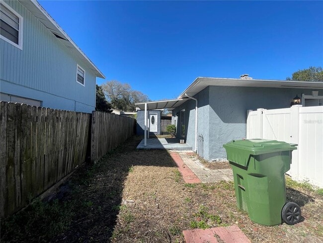 Building Photo - 10204 N Edison Ave