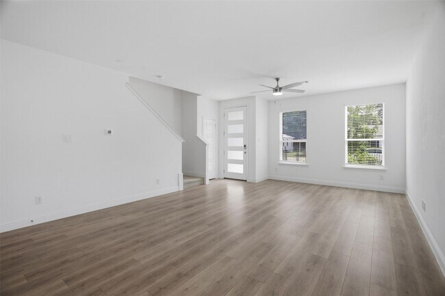 Building Photo - 228 Sunset Ln
