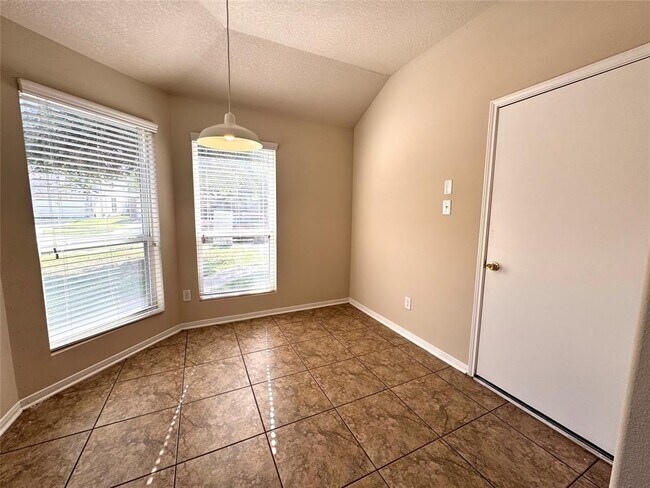Building Photo - 5042 Ivy Fair Way
