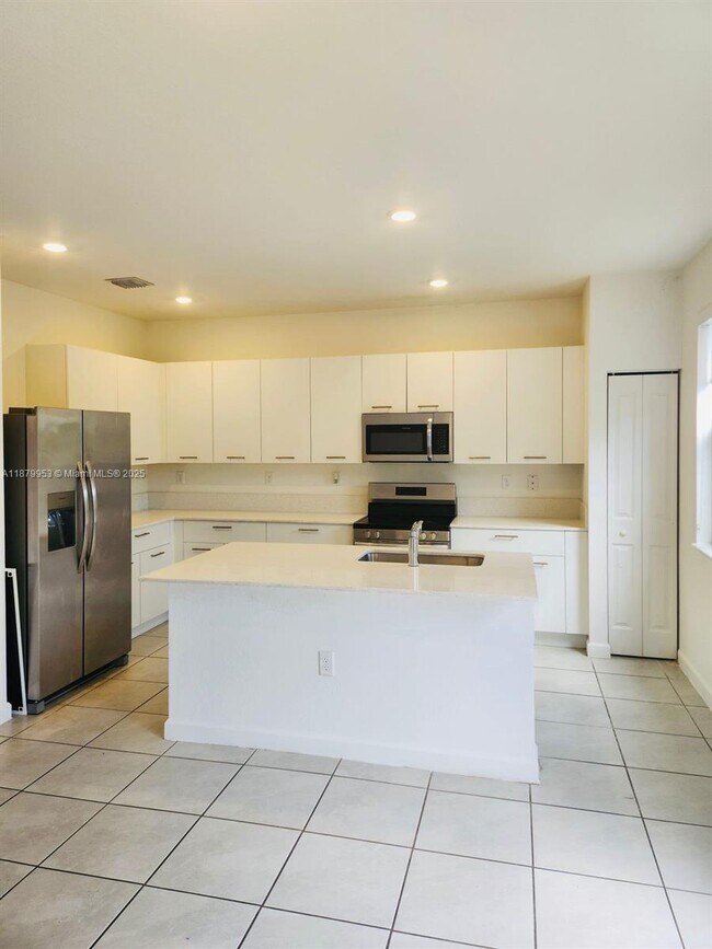 Building Photo - 12525 NW 23rd Pl