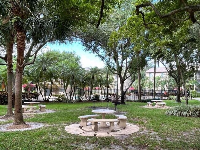 Building Photo - 209 Foxtail Dr