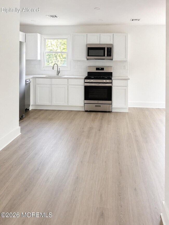 Building Photo - 506 Bath Ave