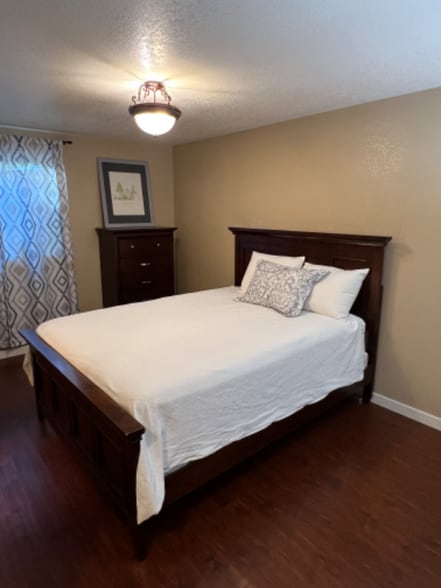 Building Photo - 912 E Harrison Ave