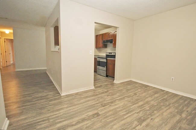 Building Photo - 2 Bedroom, 2 Bath Condo at Village Creek -...