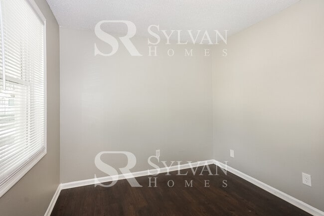 Building Photo - The living is easy in this 3 bedroom, 1.5 ...