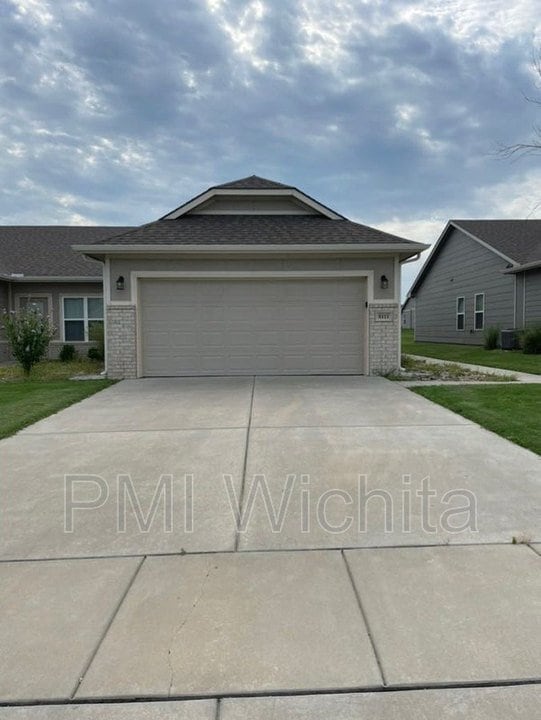 Building Photo - Beautiful 3-Bedroom Duplex with 2 Full Bat...