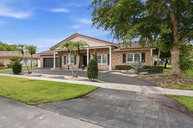Building Photo - 16530 Lake Tree Dr